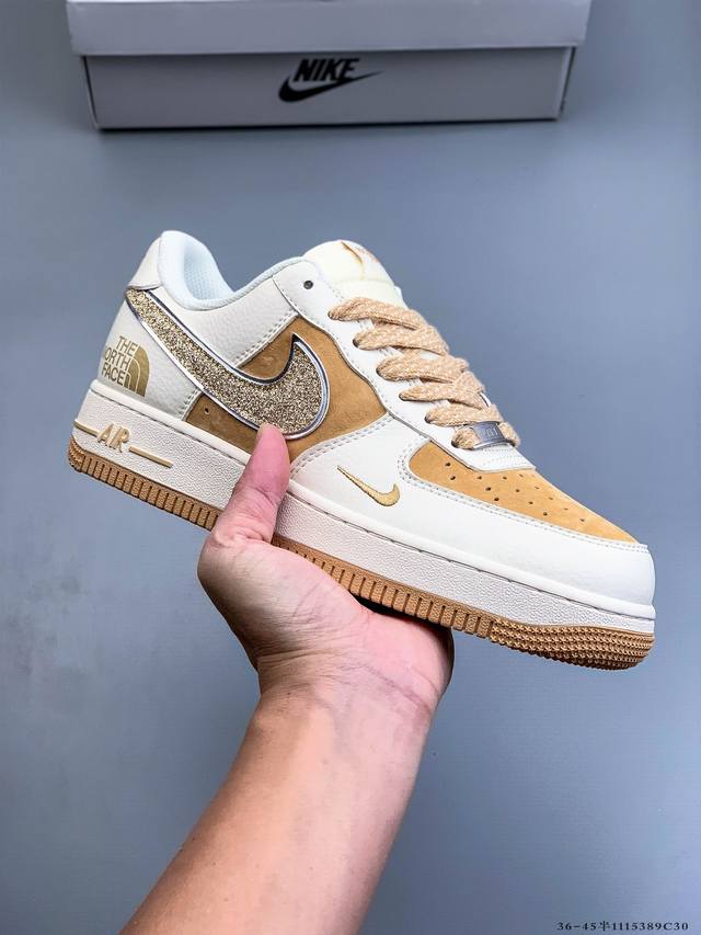 原楦数据纸版，采用硬质优质皮革鞋面材质，内置全掌Air Sole气垫。耐克 Nike Air Force 1 Low 空军一号低帮百搭休闲运动板鞋 111538