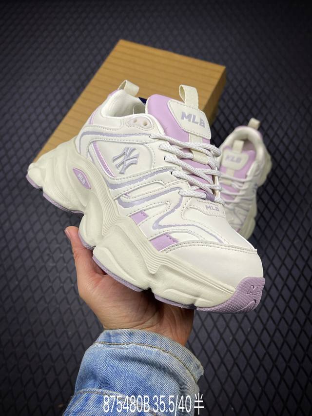 B Mlb Big Ball Chunky A Running 人气单品Mlb以150多年传统的美国职业棒球大联盟为创作蓝本，韩流大热Chucky鞋款作基调，特