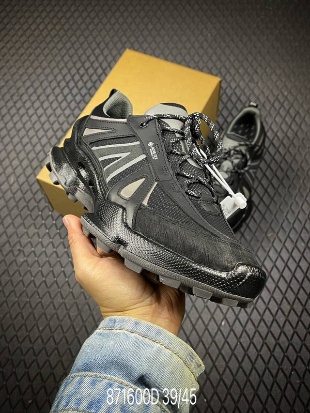 D Ecco爱步男鞋2025新款运动鞋防水透气户外健步鞋Biomc踪迹系列 多种材质拼接鞋面，提供亲肤、透气，贴合的穿着体验 鞋面设有Gore-Tex防水薄膜，