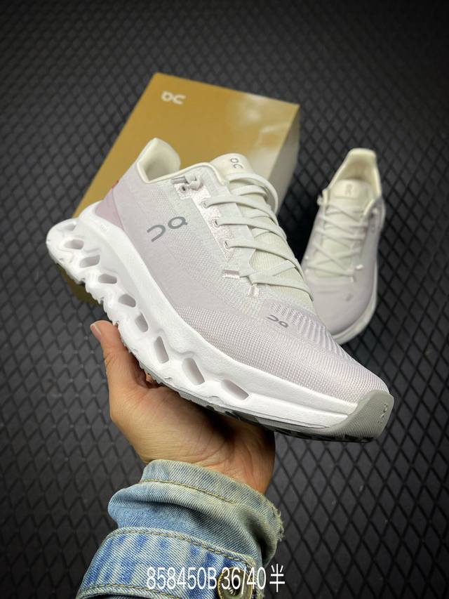 B 公司级On昂跑 Cloud 6 push 轻量运动休闲鞋 轻量透气的工程网格结合环保人造麂皮 衬托出活力醒目的视觉效果 饰有品牌Logo的Tpu鞋带扣 让系