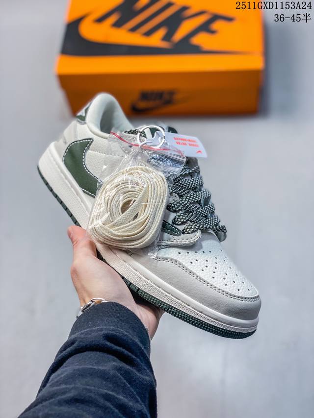 乔丹Fragment X Travis Scott Xdior Air Jordan 1 Low 三方联名倒钩，整双鞋以全荔枝皮打造，腰身搭配白色 倒勾 ，再点