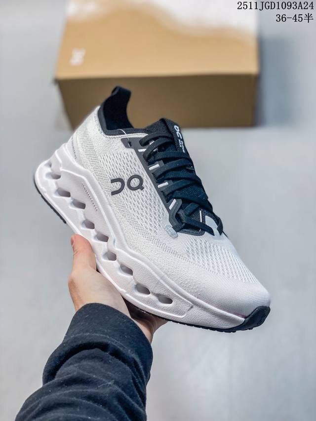 公司级On昂跑 Cloudsurfer Max 舒适百搭 简约 耐磨 低帮跑步鞋 Cloudsurfer Max鞋身外观的设计灵感源于 On 昂跑的专业竞赛鞋