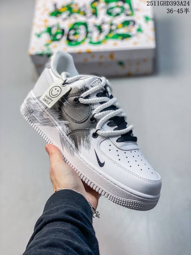 耐克Nike Air Force 1 Low 空军一号低帮百搭休闲运动板鞋。柔软、弹性十足的缓震性能和出色的中底设计，横跨复古与现代的外型结合，造就出风靡全球三