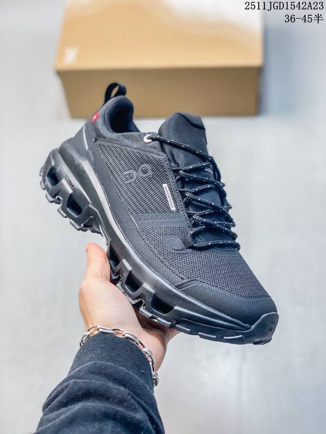 公司级On 昂跑 Cloudrock Low 舒适 轻便 减震耐磨跑步鞋 采用了先进的缓震技术 能够有效减少跑步时对关节的冲击 保护运动者的健康 其独特的缓震系