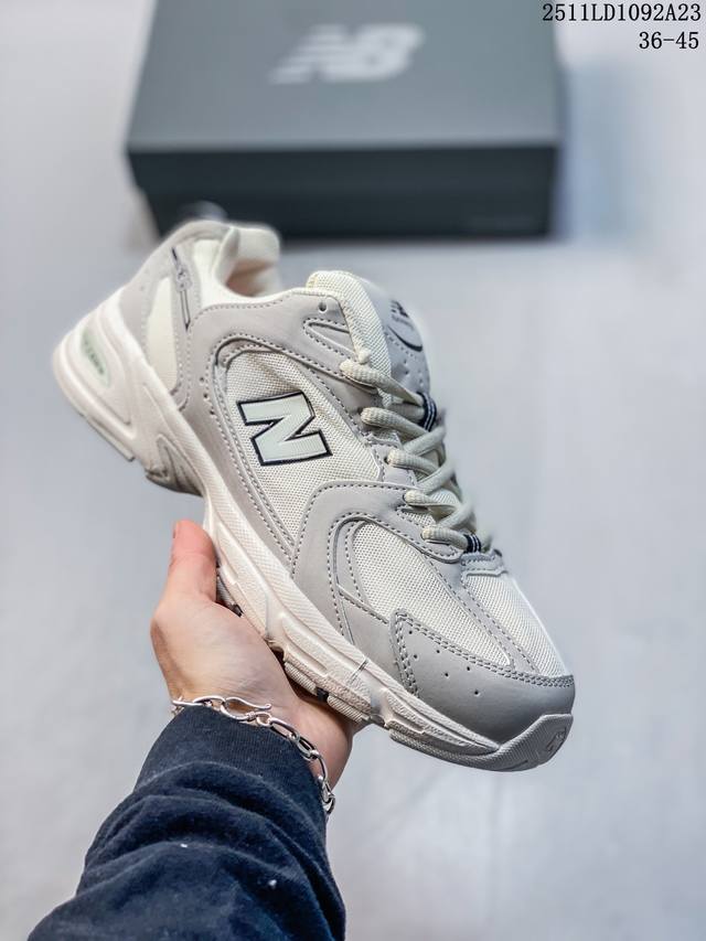 新百伦 New Balance 530 复古跑鞋 小红书爆款 官网售罄这双鞋确实是Nb家经典复古款式之一，以全新科技诠释，成功打造530鞋款，鞋面在保持530基