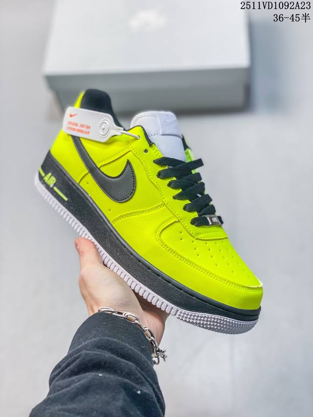 耐克Nike Air Force 1 Low 空军一号低帮百搭休闲运动板鞋 柔软、弹性十足的缓震性能和出色的中底设计，横跨复古与现代的外型结合，造就出风靡全球三