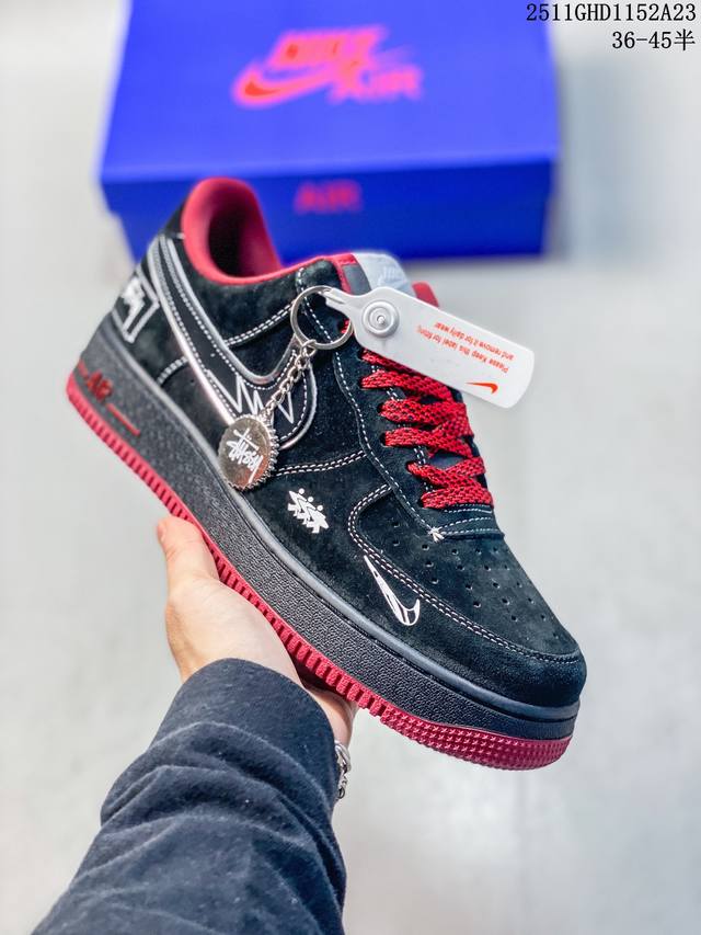 海外限量发售！公司级Nike Air Force 1 '07 Low “斯图西联名 磨砂黑”空军一号 低帮 运动鞋 休闲鞋 折边针车 工艺难度大 原楦头原纸板