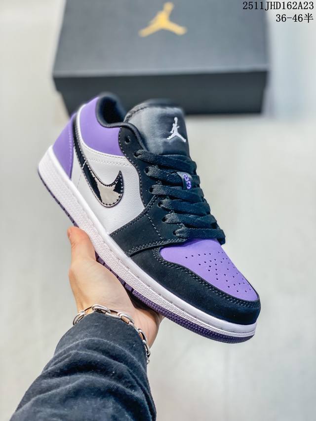 公司级 耐克 乔丹Air Jordan 1 Low Aj1 乔1 乔丹1代Aj1 低帮复古文化休闲运动篮球鞋。该鞋款从 1985 年元年款汲取设计灵感，焕新演绎