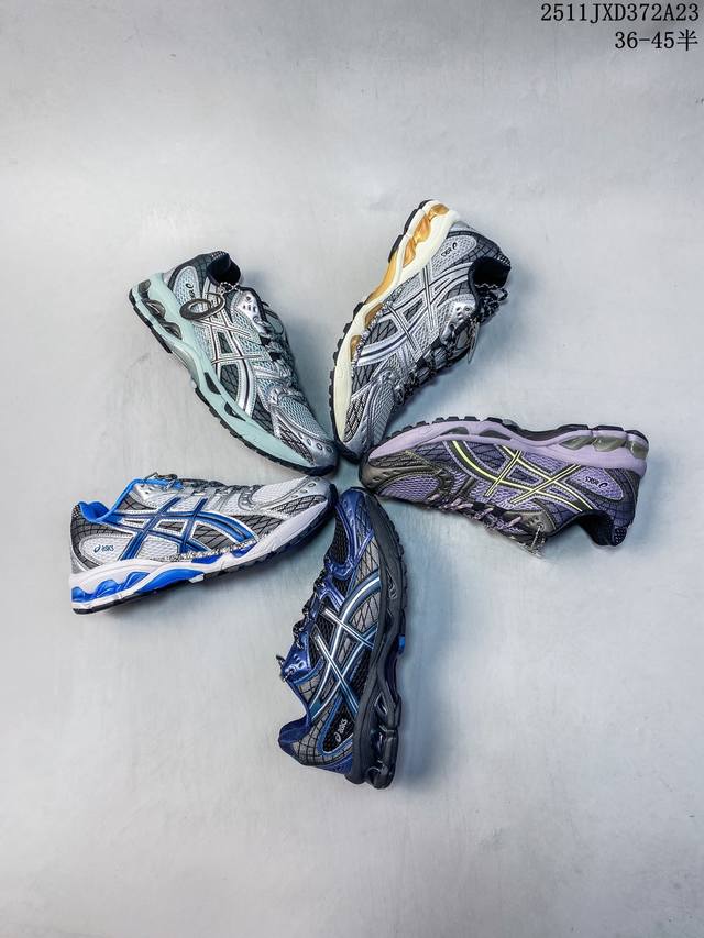 Asics Gel-Nimbus 10.1亚瑟士经典跑鞋 如今机能风和户外风吹得正劲，便是主打“Urban Outdoor机能越野风格”，城市和户外场景都能轻松