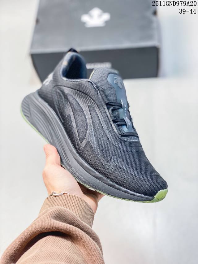 公司级迪桑特Descente D F Wire 1.5 舒适百搭防滑耐磨 低帮 休闲跑步鞋 采用大网眼材质鞋面 轻薄通透不闷热 前掌易弯折设计 提供灵活的穿着感