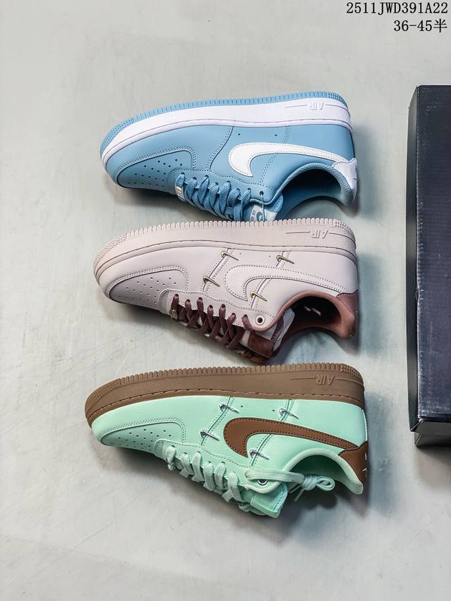 耐克Nike Air Force 1’07空军一号低帮百搭休闲运动板鞋。柔软、弹性十足的缓震性能和出色的中底设计，横跨复古与现代的外型结合，造就出风靡全球三十多