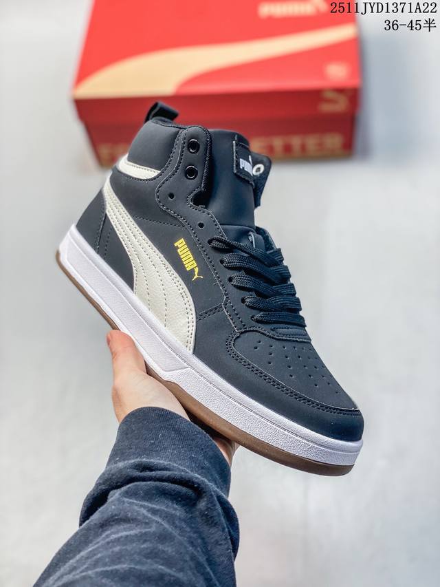 公司级puma Caven Mid 彪马 复古皮革 简约便轻休闲中帮板鞋 采用经典鞋型 融入全新细节点缀 整体简约且富有质感 鞋底耐磨材质搭配丰富的防滑底纹设计