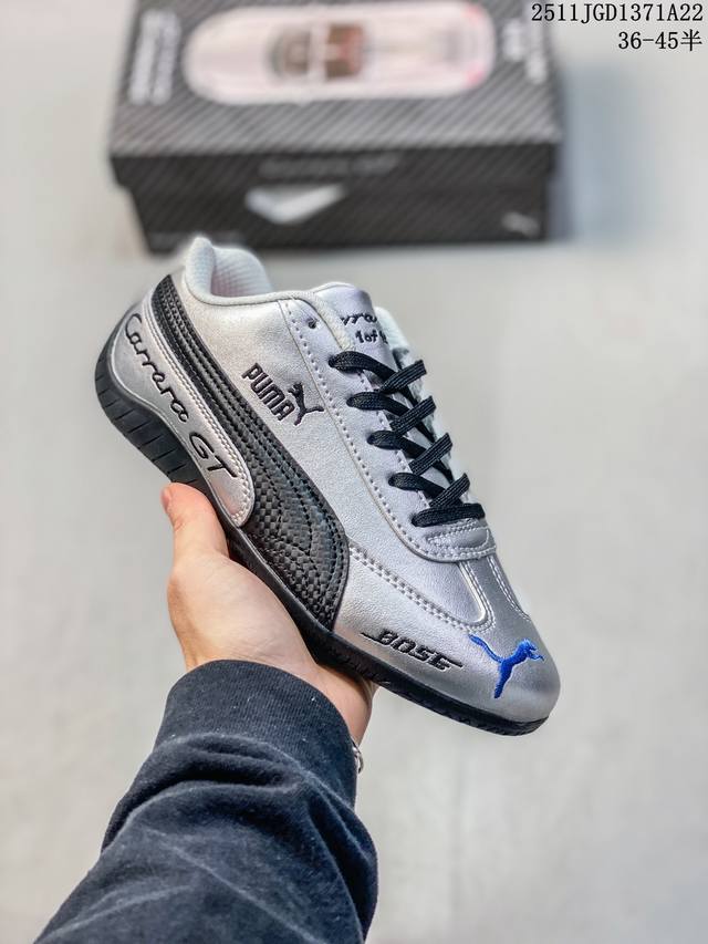 puma Speedca Og 彪马极速赛车系列低帮德训风拼接复古百搭休闲运动赛车鞋 鞋款从80、90年代赛车手所穿的防火赛车鞋为原型，鞋身线条模仿了赛车的流线