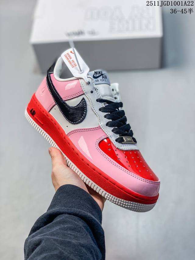 Nike 耐克低帮板鞋 空军一号 Af1马卡 龙Af1厚底增高百搭运动板鞋 Nike Air Force 1“Shadow”造型设计上与 Sacai X Nik