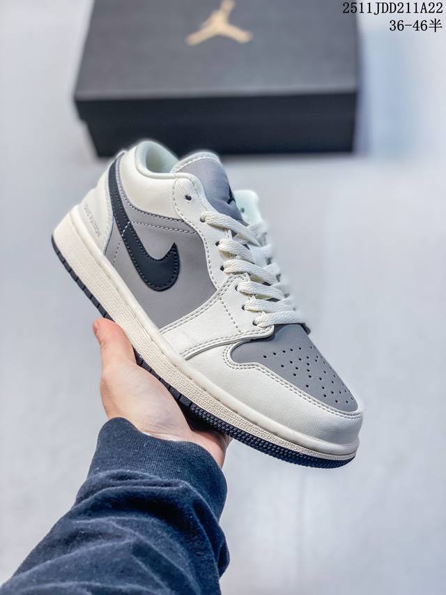 特价头层公司级乔丹Air Jordan 1 Low Aj1 Wh 乔1 低帮复古文化休闲运动篮球鞋。凭借出色的性能和吸睛的外观， Air Jordan直是风球场