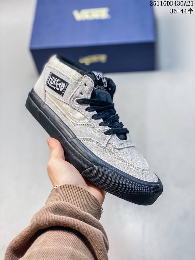 Vans premium Half Cab舒适中帮 板鞋 男女同款 尺码：35 36 36.5 37 38 38.5 39 40 40.5 41 42 42.5