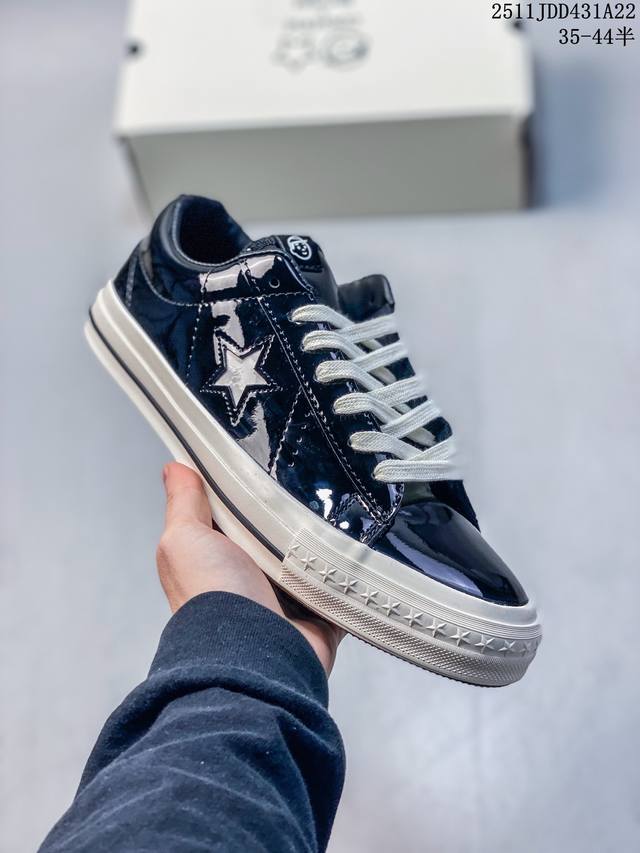 匡威木村漆皮亮面Noritake X Converse 1970S 插画师联名 经典70S鞋身搭配荔枝皮细腻有纹理 质感拉满 内里薄绒材质 秋冬出行必备 细节满