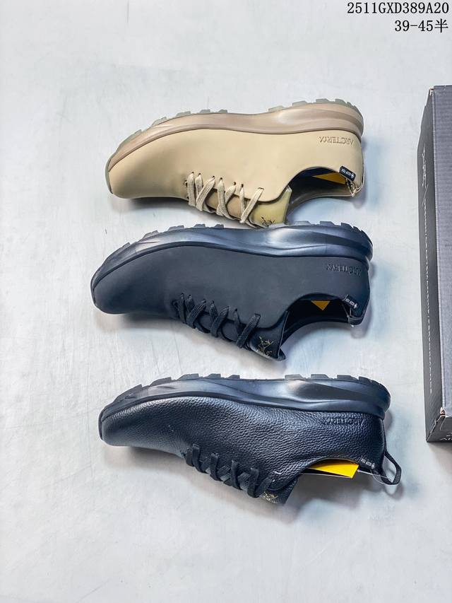 Arcteryx始祖鸟 Solano 舒适 牛皮 低帮跑步鞋 男款 黑色 升级原楦原纸版开发版型 采用同源一致一体成型热熔鞋面材质 搭载85%压缩Eva缓震中底