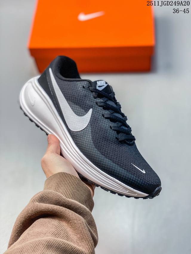 公司级Nike Revolution 8 耐克 透气 低帮 跑步鞋 兼顾迅疾外观和稳固脚感后跟覆面和中足动态支撑巧妙融合 缔造稳定顺畅的迈步体验 11Jgd24