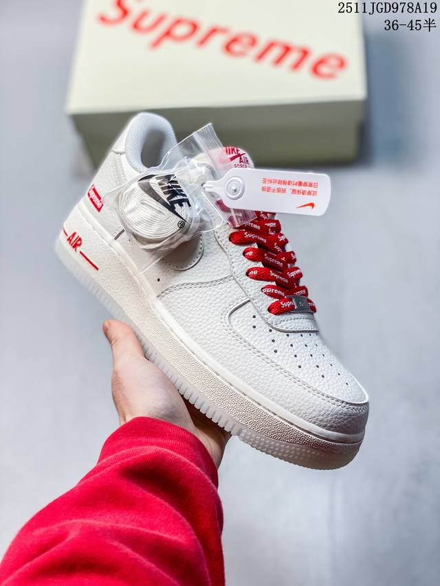 真标耐克Nike Air Force 1’07 Lv8 空军一号低帮百搭休闲运动板鞋。柔软、弹性十足的缓震性能和出色的中底设计，横跨复古与现代的外型结合，造就出