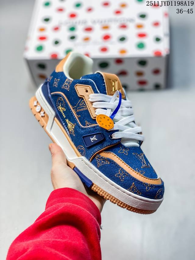 Louis Vuitton 路易威登～蓝色 刺绣系带 广东原产高性价比，采用皮革鞋面材质，内里小羊皮打造及去味海玻璃脚垫，空胶工艺，外置耐磨橡胶大底全新Lv路易