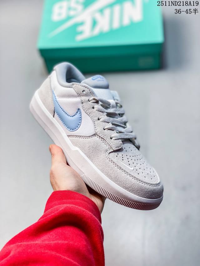 高品质真标耐克Nike Sb Force 58 运动滑板鞋。这是一款将前沿创新带入街头的单品，它具有硫化杯底，具有出色的耐用性和灵活性。使用柔软皮革拼接，在饰面