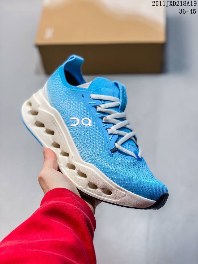 On昂跑 Cloudsurfer Trail 2 情侣款 户外街头机能风跑步鞋。越界开启全新都市探索，Cloudtec专利科技鞋底搭载耐温耐用革新中底泡棉 同时