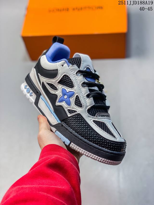 Louis Vuitton 路易威登 男鞋配置厚实抽屉礼品鞋盒，采用荔枝纹二层牛剖革组合粒面牛剖革鞋面材质，鞋垫嵌入软脚感Eva物料，外置Tpr光泽隔色鞋底法国