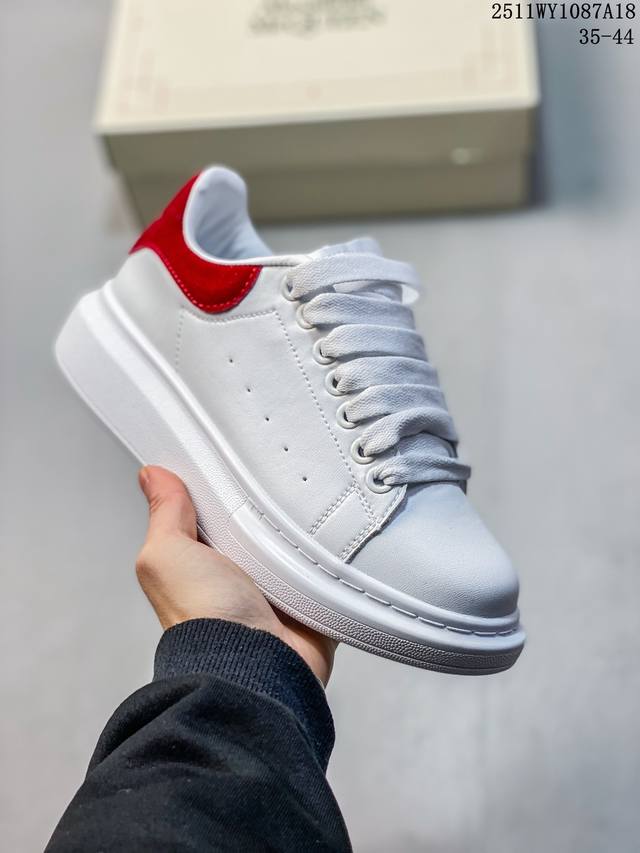 亚历山大麦昆 Alexander Mcqueen 鞋底：聚氨脂pu大底 新货亚历山大 Alexander Mcqueen 麦昆小白鞋 真空高密度增高底 白色光滑