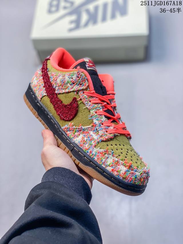 耐克Nike Sb Dunk Low 扣篮系列 复古低帮休闲运动滑板板鞋。采用脚感柔软舒适Zoomair气垫，有效吸收滑板等极限运动在落地时带来的冲击力，为街头