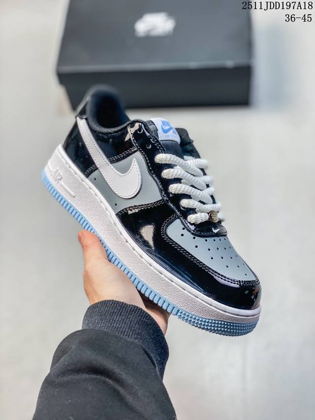 耐克Nike Air Force 1 Low 空军一号低帮百搭休闲运动板鞋 柔软、弹性十足的缓震性能和出色的中底设计，横跨复古与现代的外型结合，造就出风靡全球三