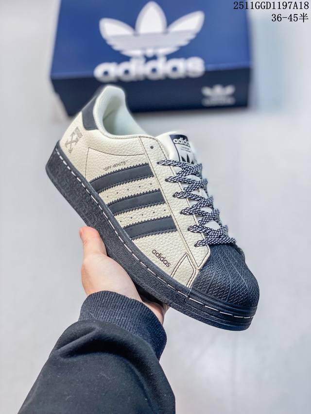 纯原 Clot X Ad Originals #贝壳头Ow-联名限定 贴合柔软皮料黑白配色 ，这双鞋的整体设计思路和风格可以说很Clot。鞋款整体选用了易穿搭的