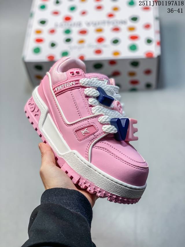 Louis Vuitton Trainer Maxi 小胖丁 粉色 广东原产高性价比，采用皮革鞋面材质，内里小羊皮打造及去味海玻璃脚垫，空胶工艺，外置耐磨橡胶大