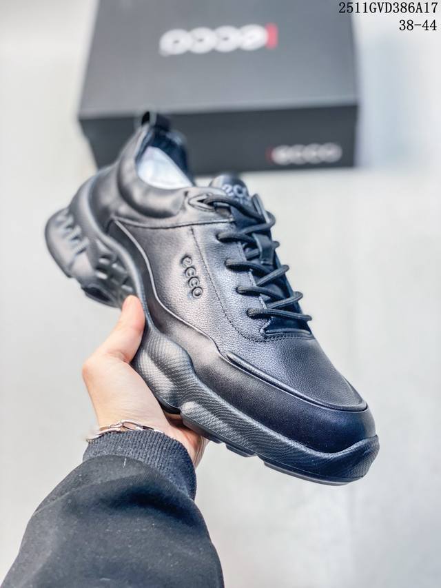 Ecco爱步运动鞋男鞋 秋冬真皮休闲防滑跑步鞋 健步Biom系列黑武士 全鞋面采用牛皮革制作 纹理自然 柔韧耐穿 自然律动科技，符合人体工学鞋楦 贴近足部自然形