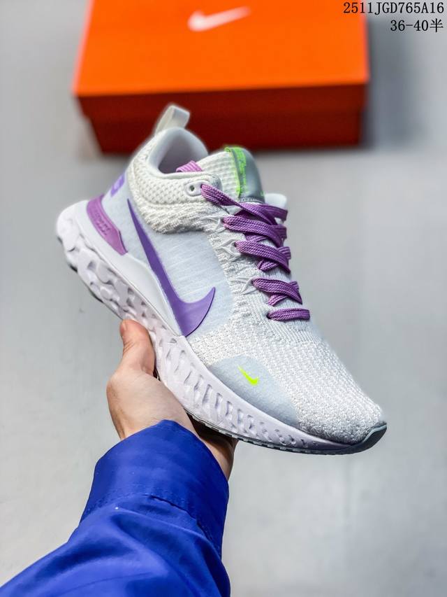 采用 React泡绵的鞋款更多了增量泡绵的设计，藉由更为柔软的中底让跑者能更享受于畅跑的舒适快感。而它以结合了 Flyknit技术的多层编织鞋面，不仅让整双鞋拥