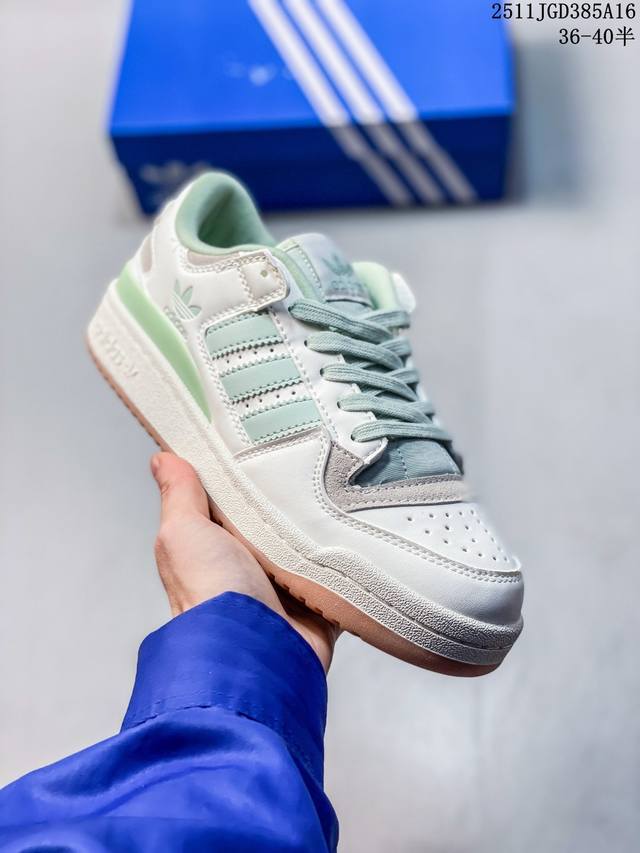 Adidas 阿迪达斯罗马系列 Forum 84 Low Shoes 饰有摩登细节的Forum 经典板鞋运动鞋休闲篮球运动鞋。当Adidas Forum篮球鞋初
