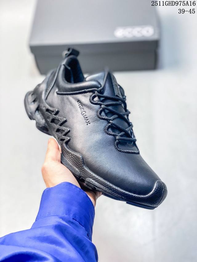 公司级Ecco爱步 Biom Aex 舒适时尚 简约时尚 减震防滑 低帮休闲鞋 戈尔防水薄膜内衬提供强大的透气性与防水性 有效阻隔外部水分渗透 确保双脚保持干爽