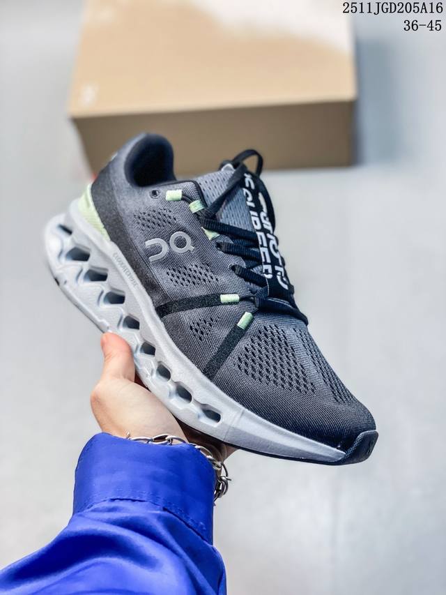 On 昂跑 Cloudsurfer 2 轻量运动休闲鞋！脚感很舒服，鞋底柔软且包裹性好，上脚显腿长，不用系鞋带很方便～ 不管休闲还是运动都很百搭。 尺码：36