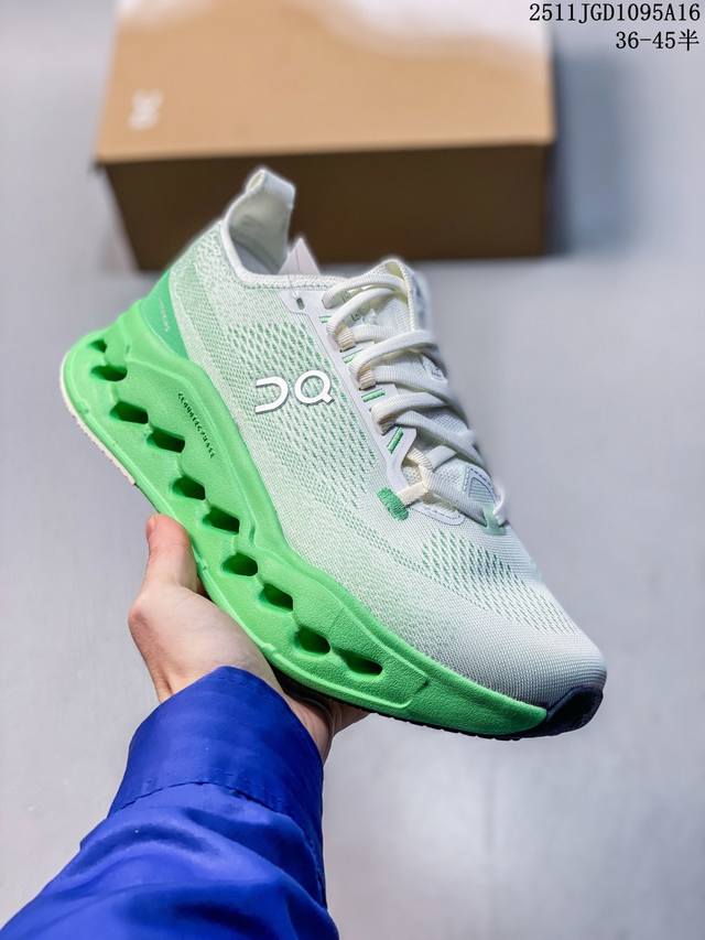 公司级Loewe X On昂跑Cloudtilt 2.0 罗意威 联名轻量运动休闲鞋 脚感很舒服 鞋底柔软且包裹性好 上脚显腿长 不管休闲还是运动都很百搭 是最