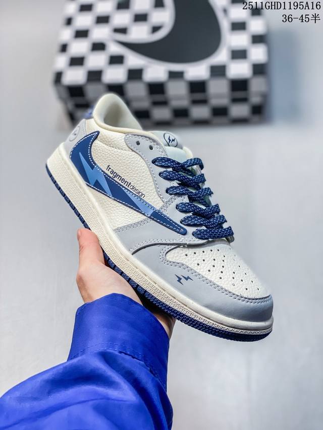 公司级 时尚元素X Jordan Air Jordan Low 倒勾 “Ts-联名''，白灰闪电蓝勾，融合了Travis Scott 独特的潮流风格，个性的设计