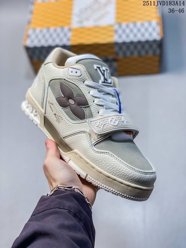 Lv 路易威登Louis Vuitton 大Logo印花厚底休闲板鞋 码数：36 37 38 39 40 41 42 43 44 45 46 编号：2511Wa