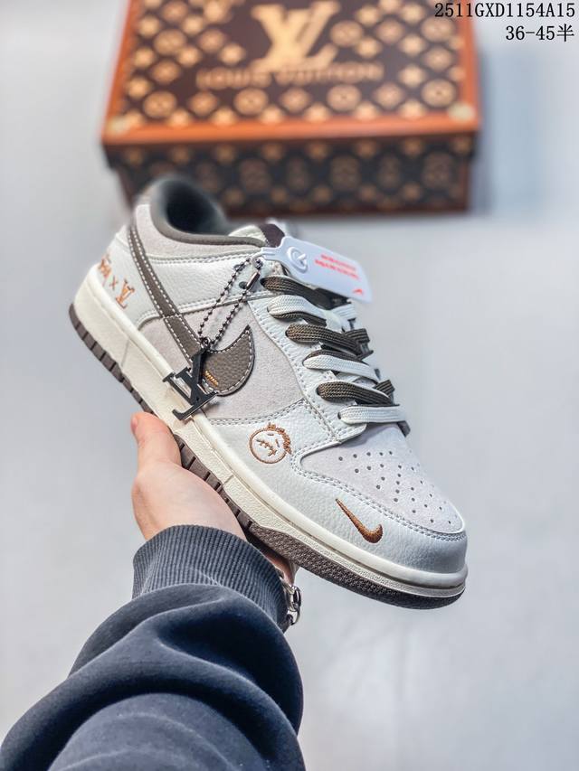 Nike Sb Dunk 斯图西 Lv 三方联名 奶白灰 高端定制 低帮休闲板鞋 定制鞋盒 大厂纯原品质出货 超高清洁度 高级麂皮 皮料切割干净无任何毛边 细节