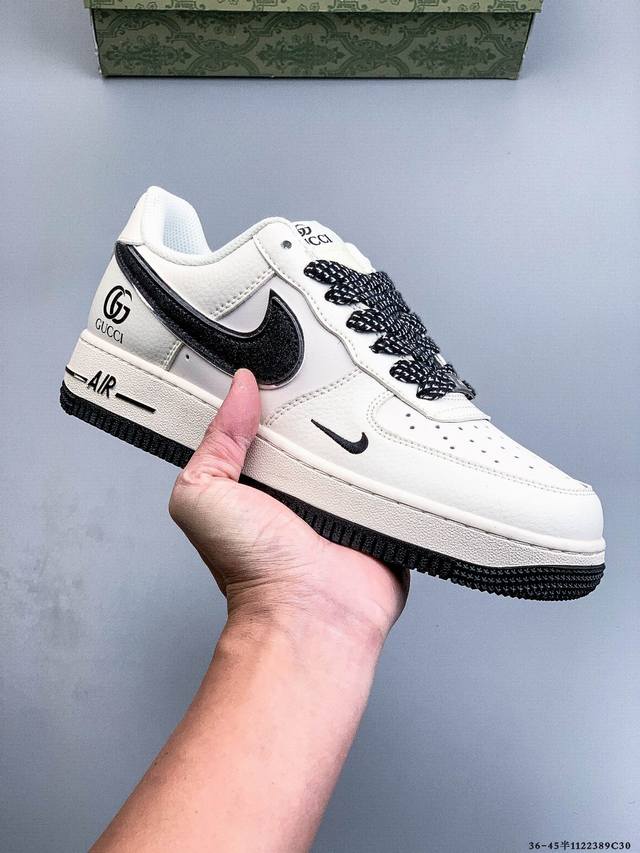 原楦数据纸版，采用硬质优质皮革鞋面材质，内置全掌Air Sole气垫。耐克 Nike Air Force 1 Low 空军一号低帮百搭休闲运动板鞋 112238