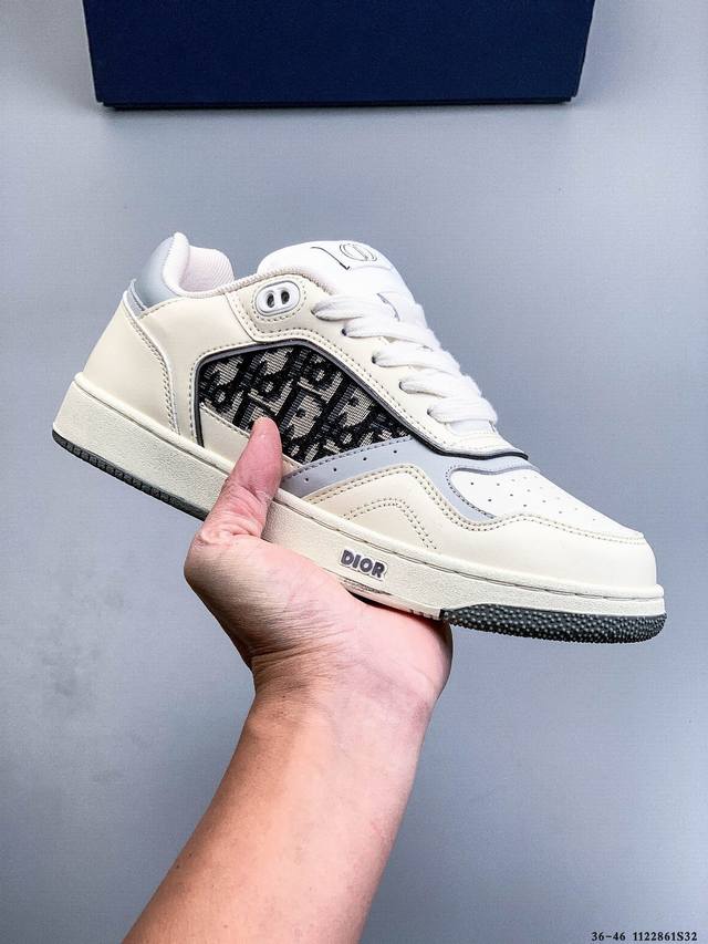 Dior迪奥新款B27运动鞋 迪奥出了一精款致中带着一不点羁，不羁中带着一些浪流诗人的觉感的“小Aj”，这款新款B27运动鞋，延续了Di专属经的典Oblique