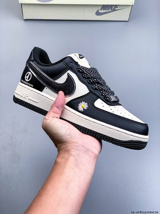 原楦数据纸版，采用硬质优质皮革鞋面材质，内置全掌Air Sole气垫。耐克 Nike Air Force 1 Low 空军一号低帮百搭休闲运动板鞋 112338