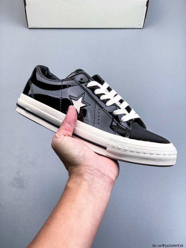 匡威 Converse One Star 1970S 杰克一星低帮 经典 One Star 款式 自然优雅搭配标志性的One Star Logo，凸显充满现代感