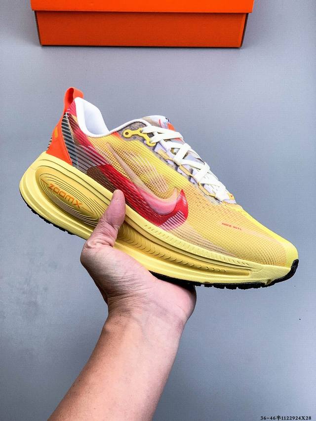 公司级！Nike Air Zoom Vomero 18 缓震透气休闲慢跑鞋 新版Vomero结合全新Zoomx和Reactx泡绵 提供双重缓震效果 铸就非凡迈步
