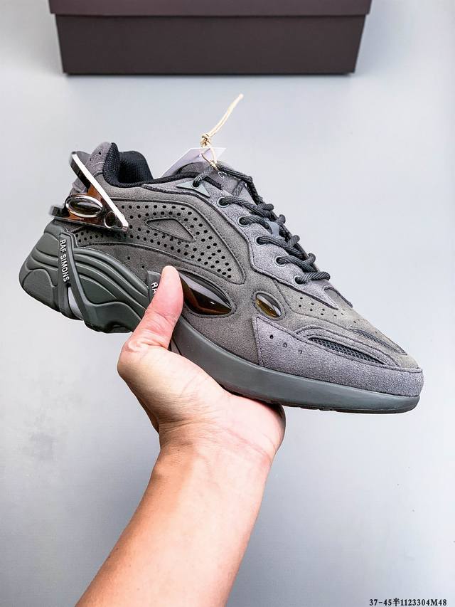 公司级 Raf Simons Cylon-21 潮流运动 织物皮革 圆头系带 低帮休闲鞋 采用光滑皮革 网眼和绒面革制成 饰有橡胶细节 具有系带封口 圆头款式