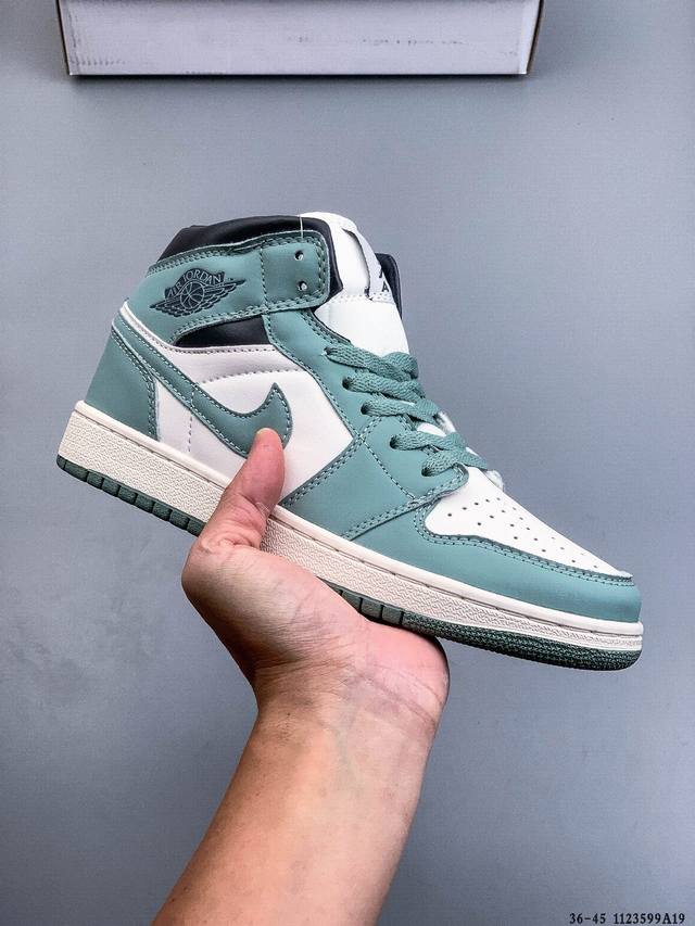 耐克Nike Air Jordan 1 Mid Aj1乔丹一代中帮经典复古文化休闲运动篮球鞋 1123599A19