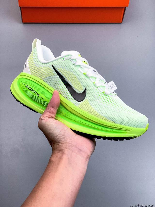 公司级！Nike Air Zoom Vomero 18 缓震透气休闲慢跑鞋 新版Vomero结合全新Zoomx和Reactx泡绵 提供双重缓震效果 铸就非凡迈步